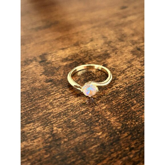 Round Stone Gold Color Ring - Picture 3 of 4